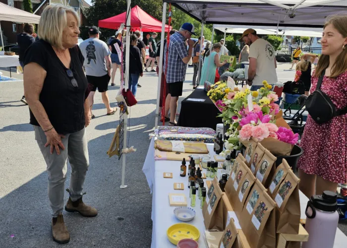Photo of a woman at a booth at the Stirling Farmers Market